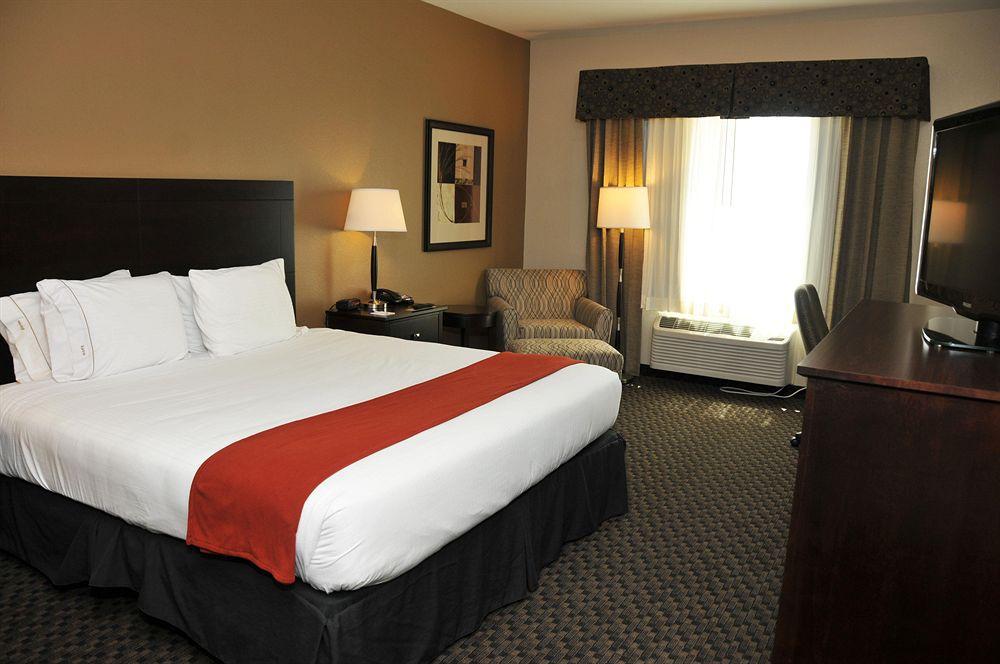 Holiday Inn Express & Suites Clinton, An Ihg Hotel Habitación foto