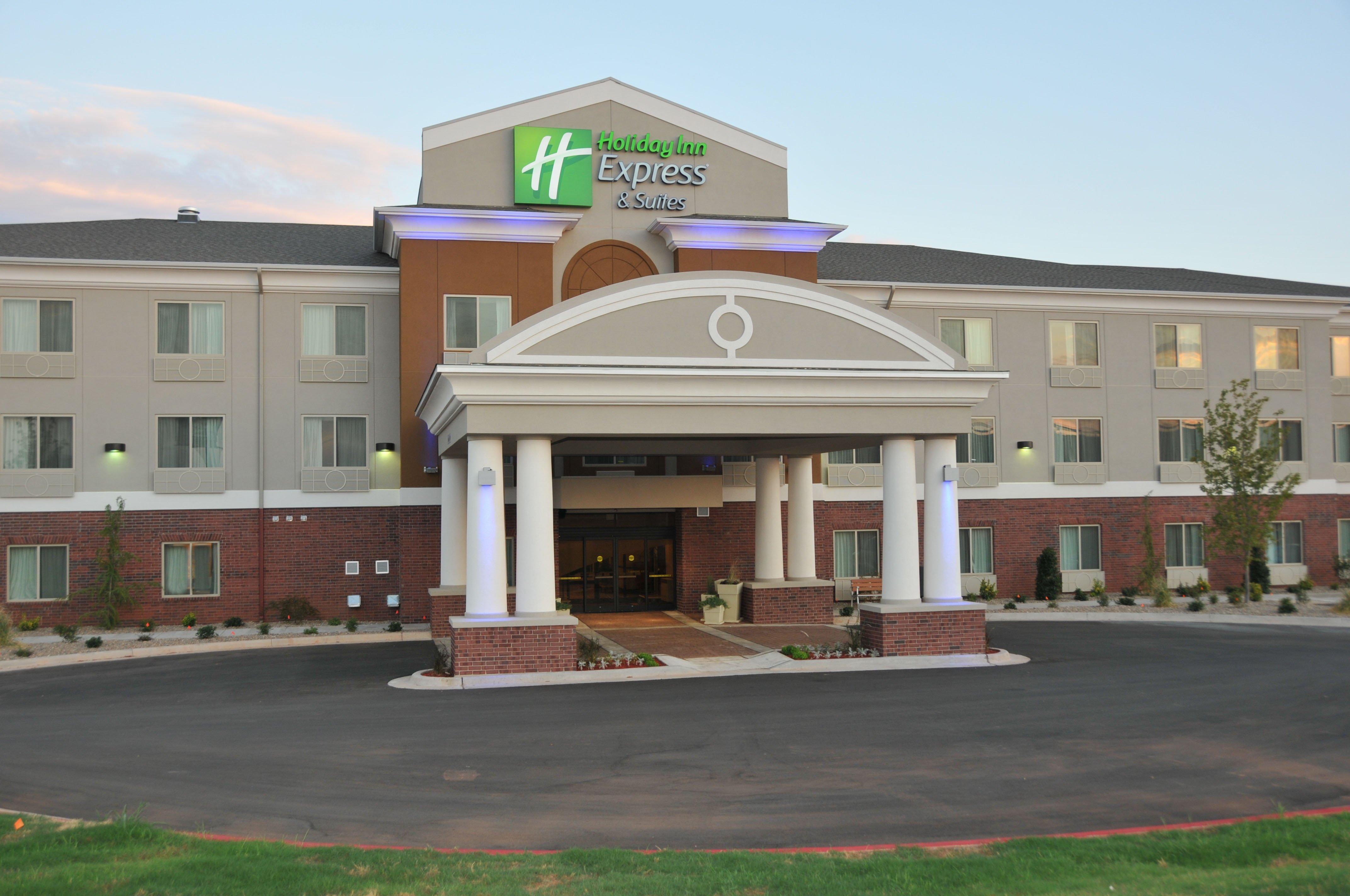 Holiday Inn Express & Suites Clinton, An Ihg Hotel Exterior foto